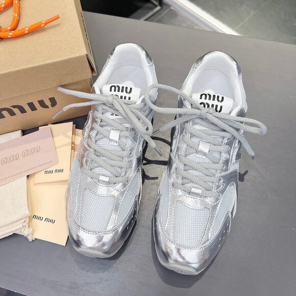 💯Authentic New Balance X Miu Miu 530 Sneakers - Picture 1 of 7